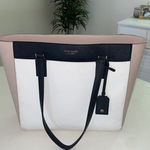 Kate Spade purse. Authentic. Very lightly used. Excellent condition!